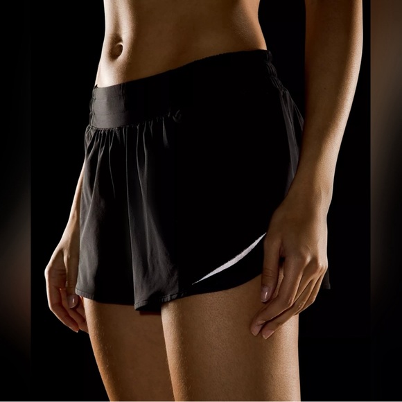 lululemon athletica Pants - Lululemon Black Hotty Hot Low-Rise Lined Short 4" Size 8 NWT